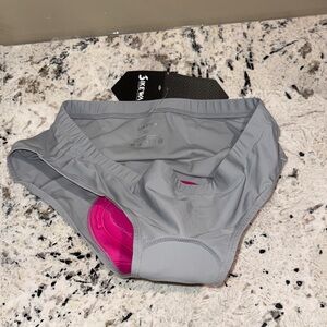 Women's padded underwear